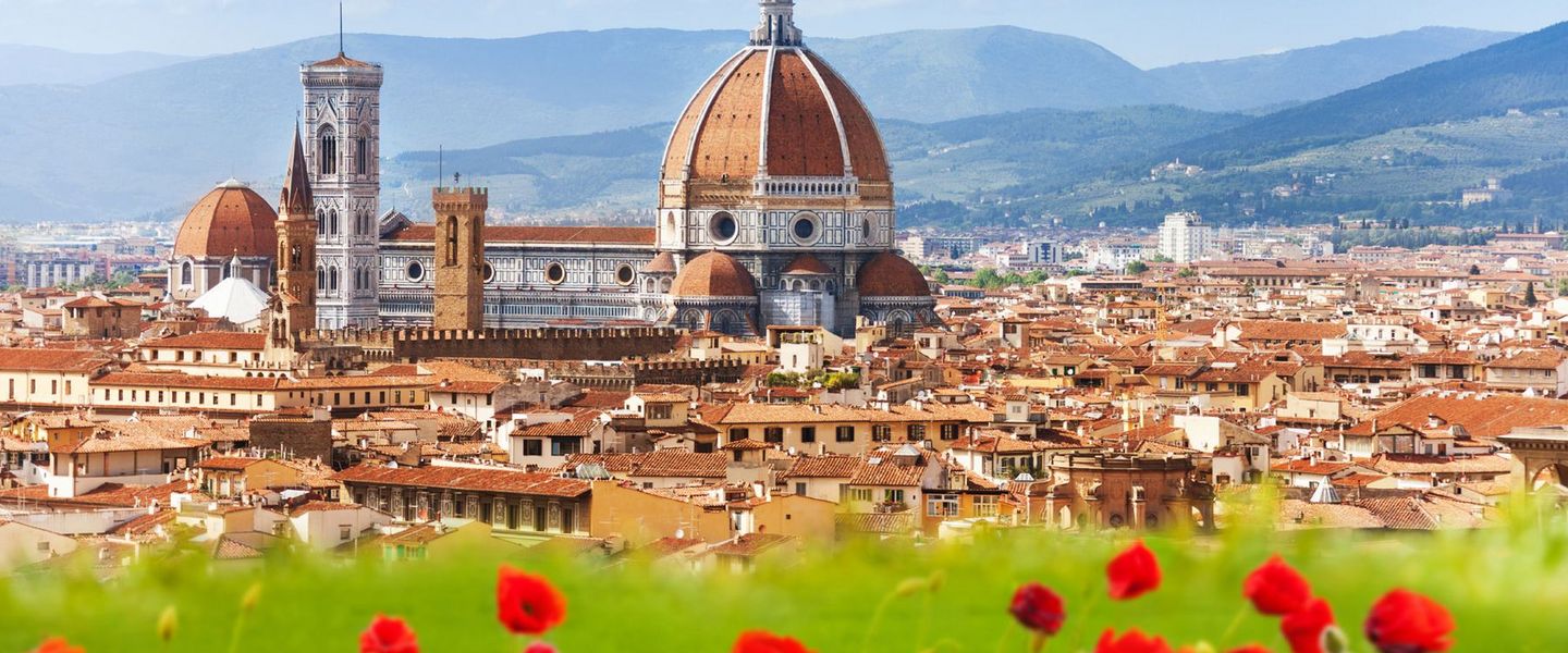 Die Kathedrale Santa Maria del Fiore in Florenz ist die Bischofskirche des Erzbistums Florenz und somit Metropolitankirche der Kirchenprovinz Florenz. Ihre gewaltige weltbekannte Kuppel, das Hauptwerk Brunelleschis, gilt als technische Meisterleistung der